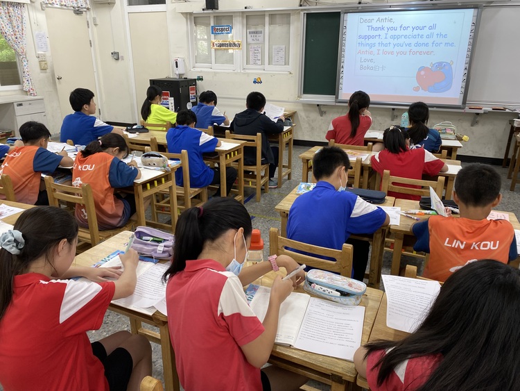 112學年度五年級Mother's Day節慶教學活動圖片