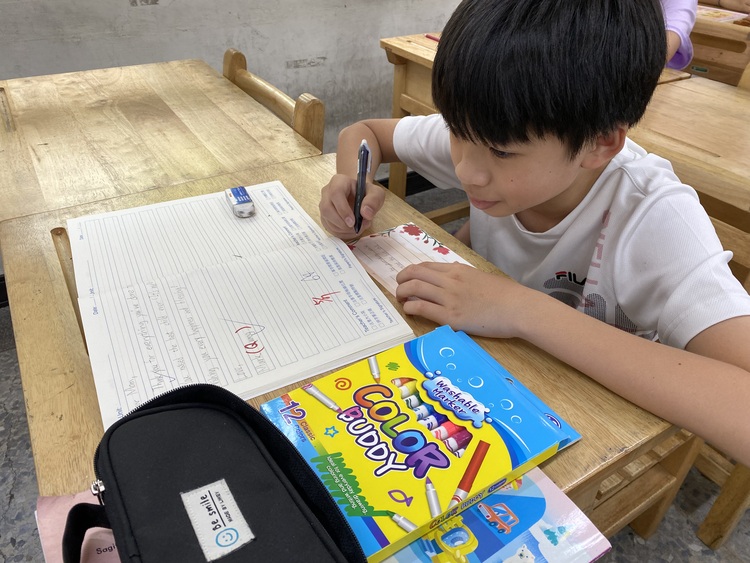 112學年度五年級Mother's Day節慶教學活動圖片