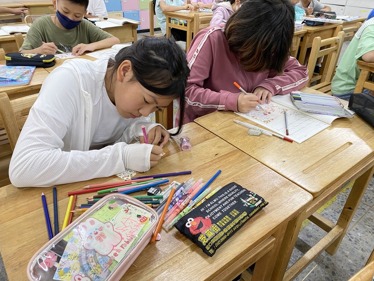 112學年度五年級Mother's Day節慶教學活動圖片